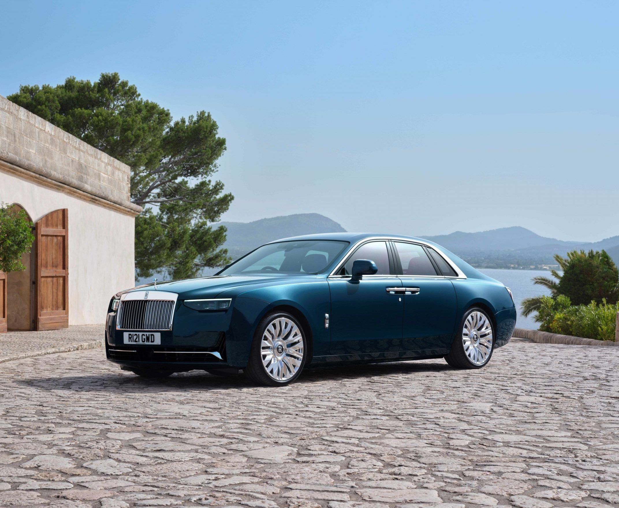 The Ultimate Driver-Focused V12 Rolls-Royce: Introducing the Ghost Series II