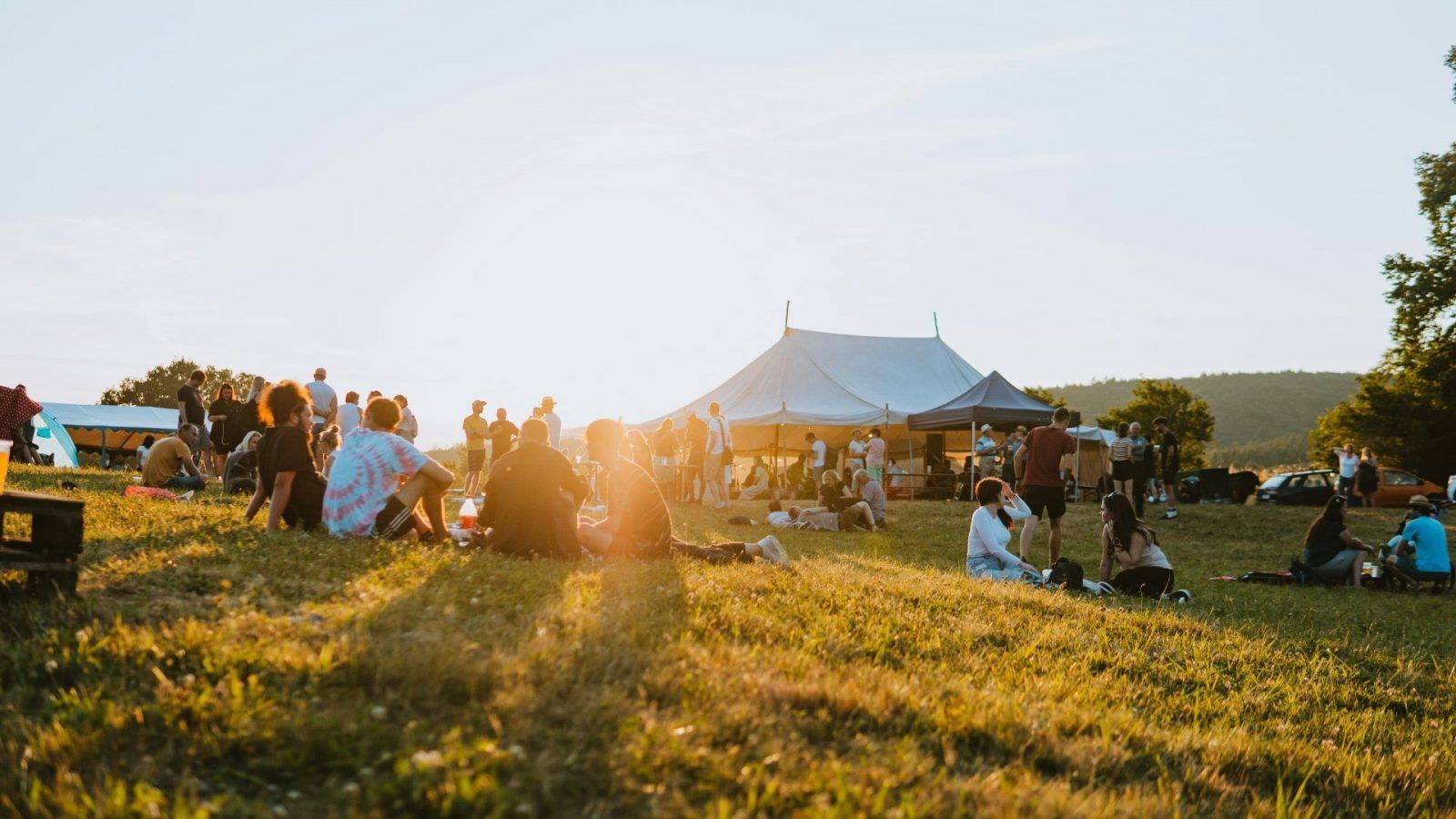 What is 'GigTripping', the next big trend of 2025?