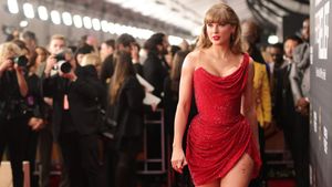 All the cardigans Taylor Swift has released so far – PrestigeOnline