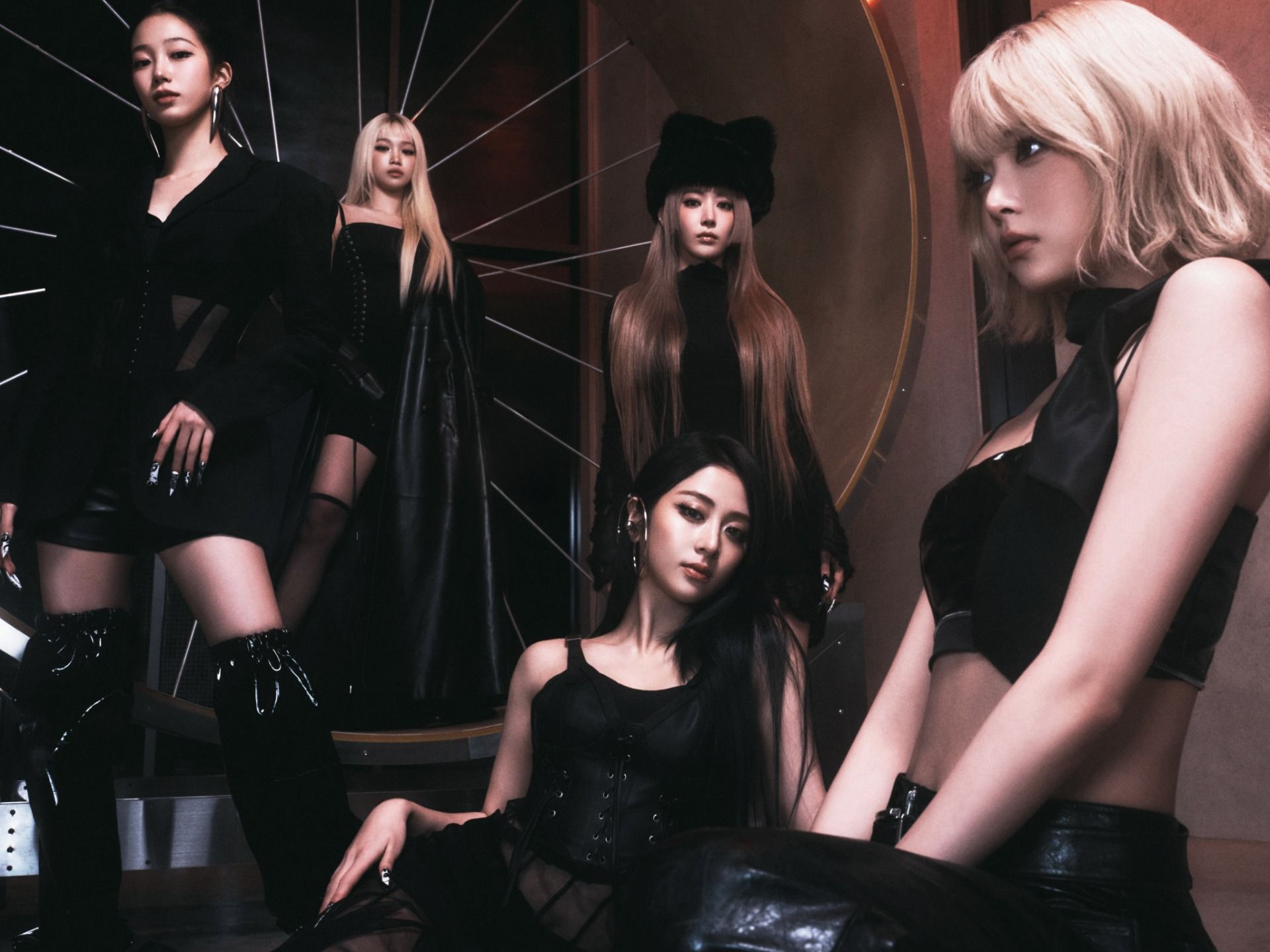 LE SSERAFIM 新品未開封 EASY CRAZY HOT LE SSERAFIM - 2025 Tour 'EASY CRAZY HOT' - Teaser | kpopping