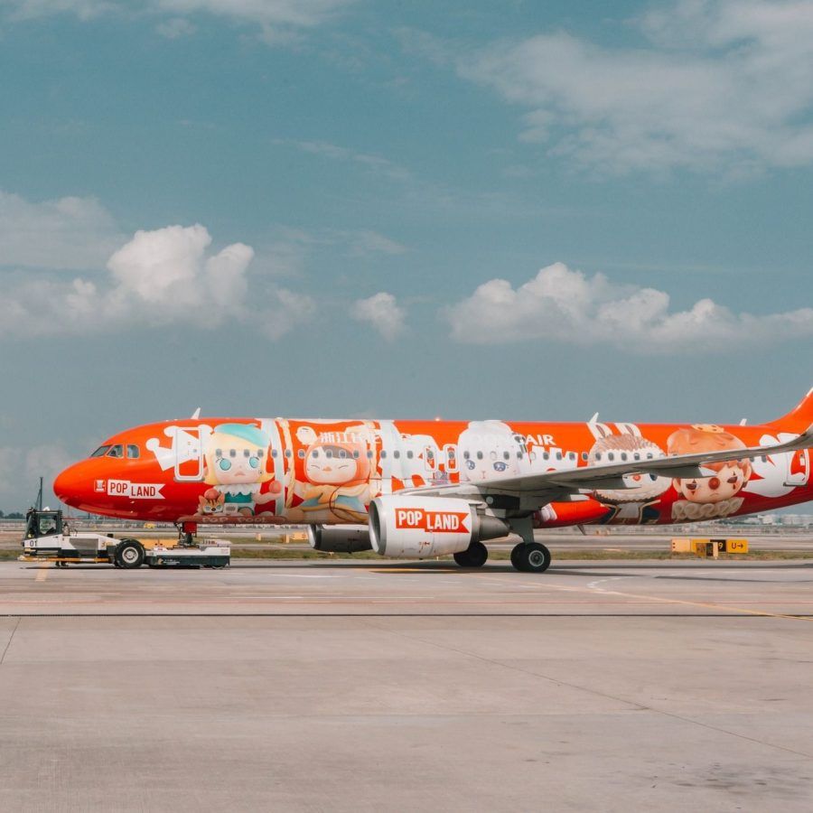 モリー　飛行機　molly popmart Loong Air Pop Land plane lands with Pop Mart stars Molly and