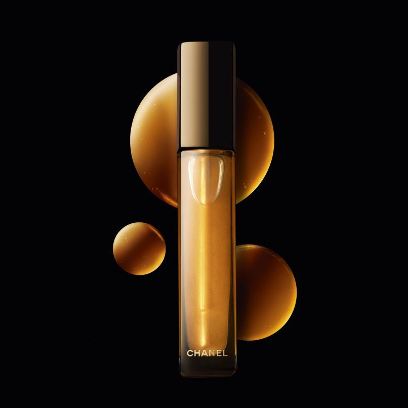 The newest addition to Chanel's Sublimage L'Extrait Huile Lèvres