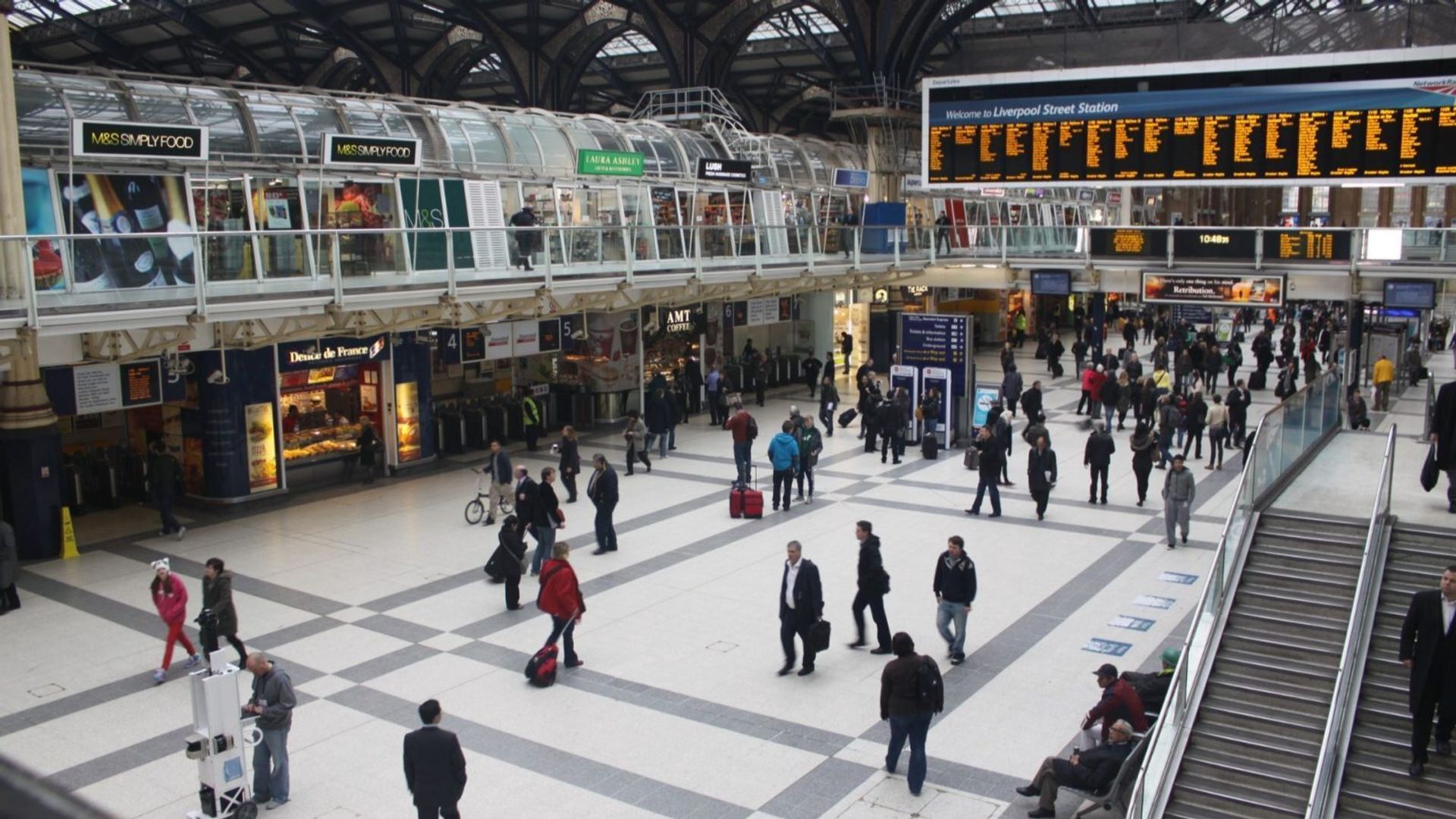 London Travel Disruptions Liverpool Street M20