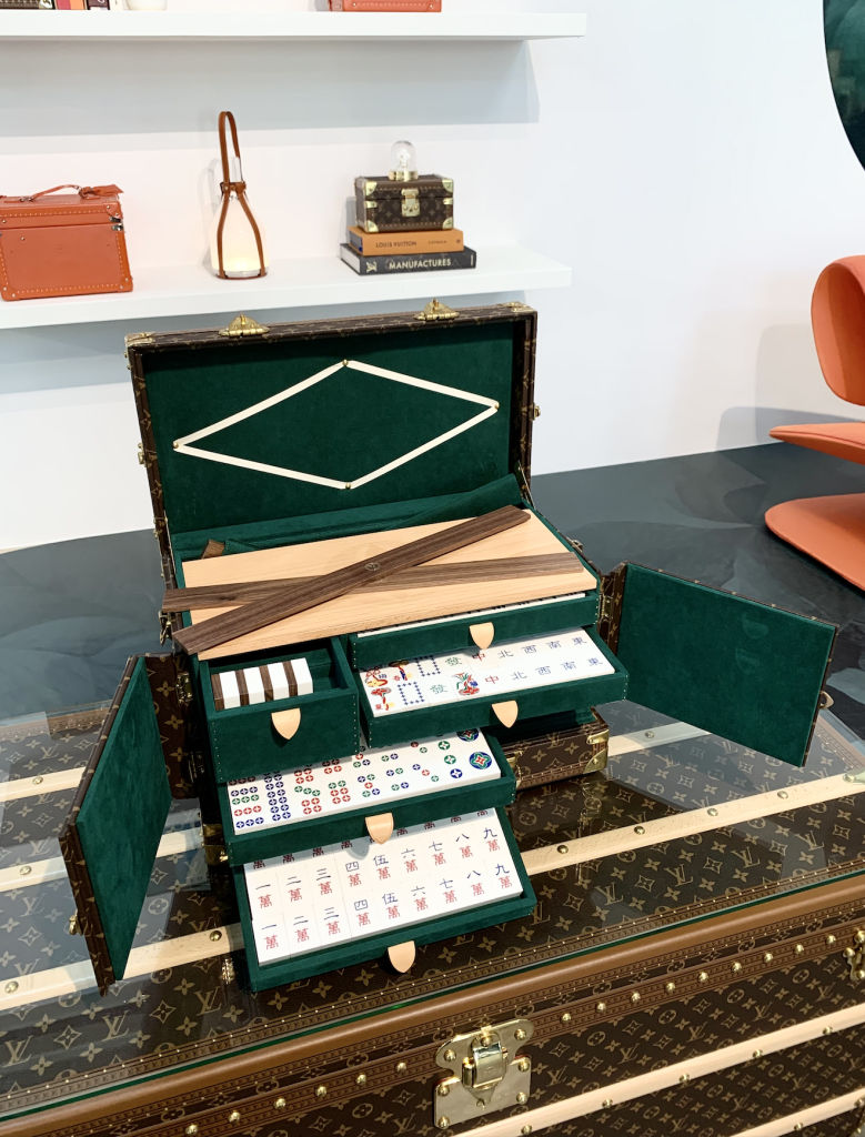 2022 路易威登Savoir-Faire 典藏工藝展盛大開展!從高爾夫球硬箱、珠寶飾品收藏硬箱到麻將組硬箱,各個別出心裁的精彩硬箱不可錯過!