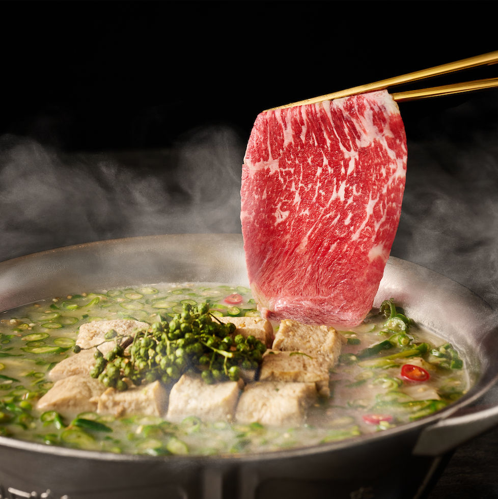 夏天也要吃火鍋!辛殿麻辣鍋信義店獨家聯名 SOMA、青花驕麻辣鍋推出全新「驕香松露菌菇鍋」!