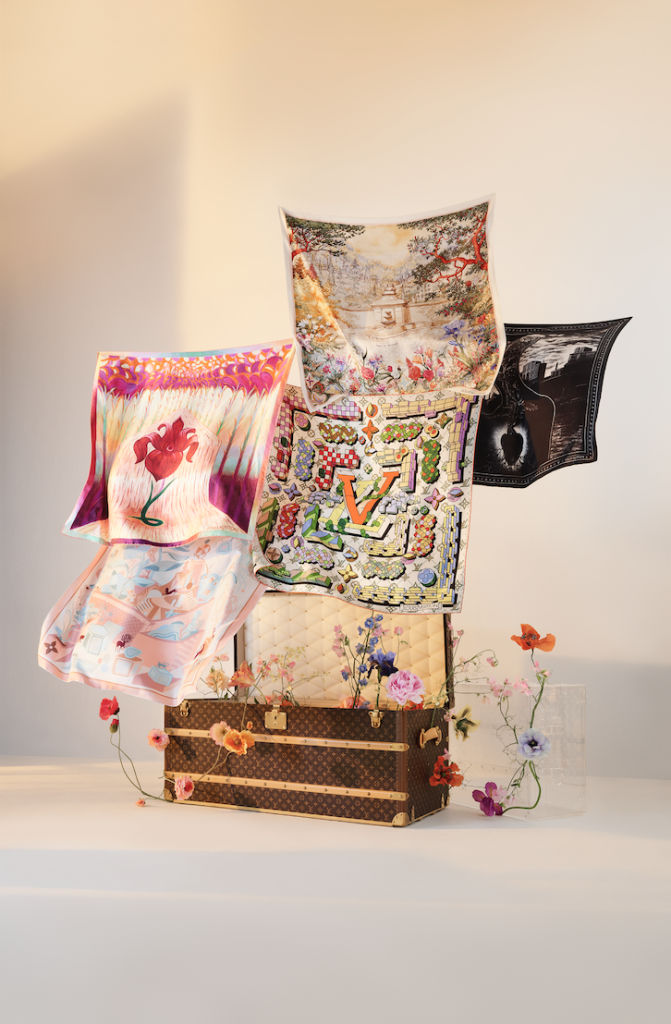 延續 30 年的絲綢之路!Louis Vuitton 攜手五位當代藝術家推出 Art Silk Squares 純絲方巾系列