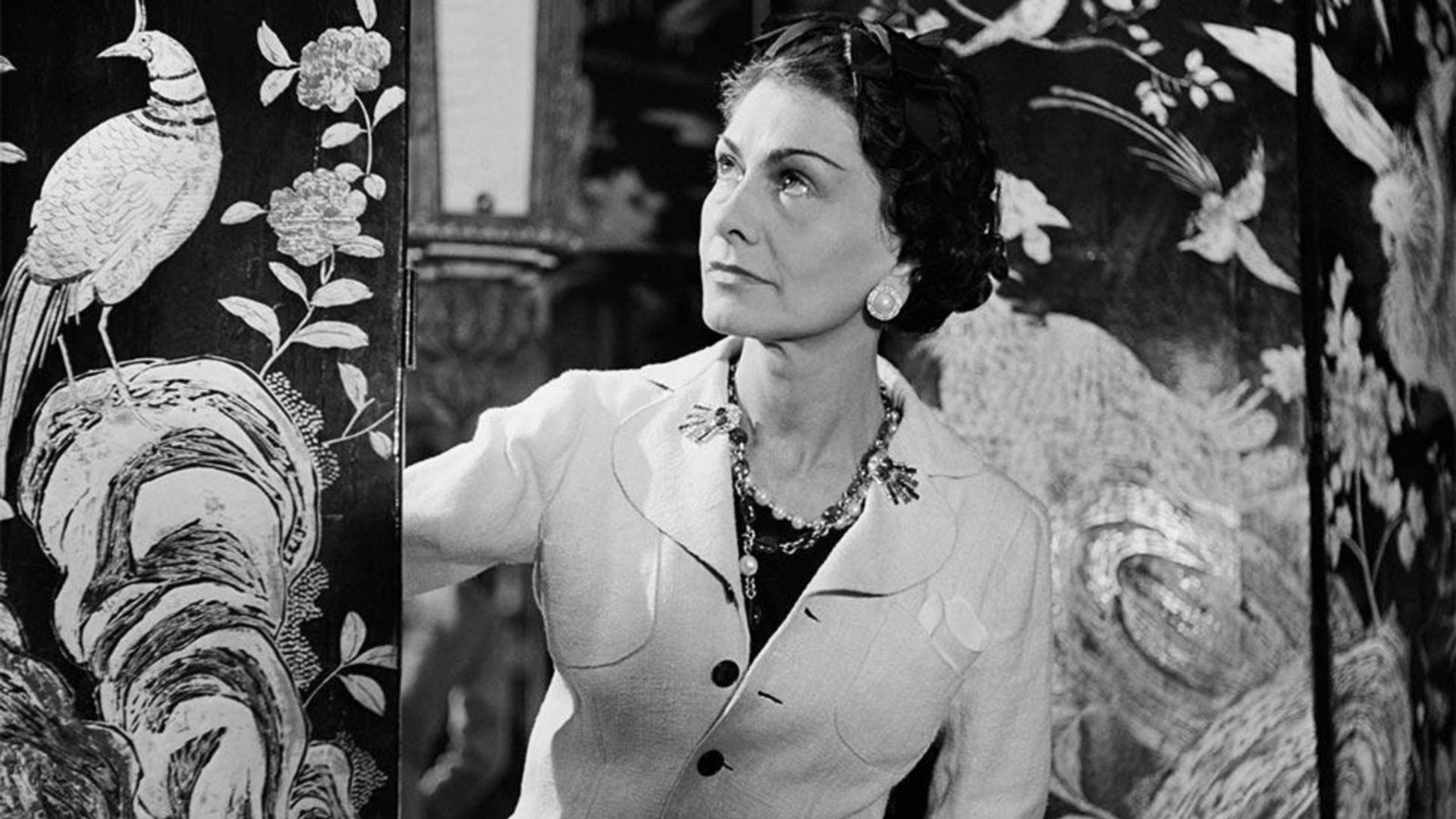 「簡約是優雅的基調。」用香奈兒女士 Coco Chanel 的十句經典名言,感受橫跨時尚與生活的人生哲學! | Prestige Online ...