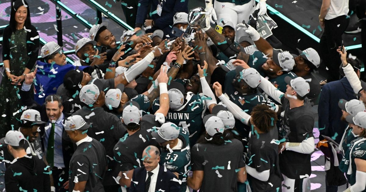 2025超級盃費城老鷹成功雪恥阻止酋長三連霸！ Kendrick Lamar 合體SZA