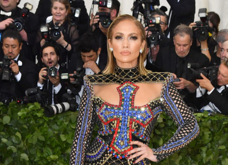 Fashion icons share their favorite pictures to mourn the missing Met Gala