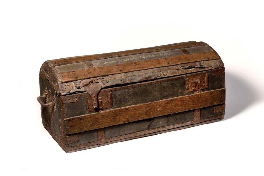 Marie-Antoinette’s travel bag goes for royal ransom