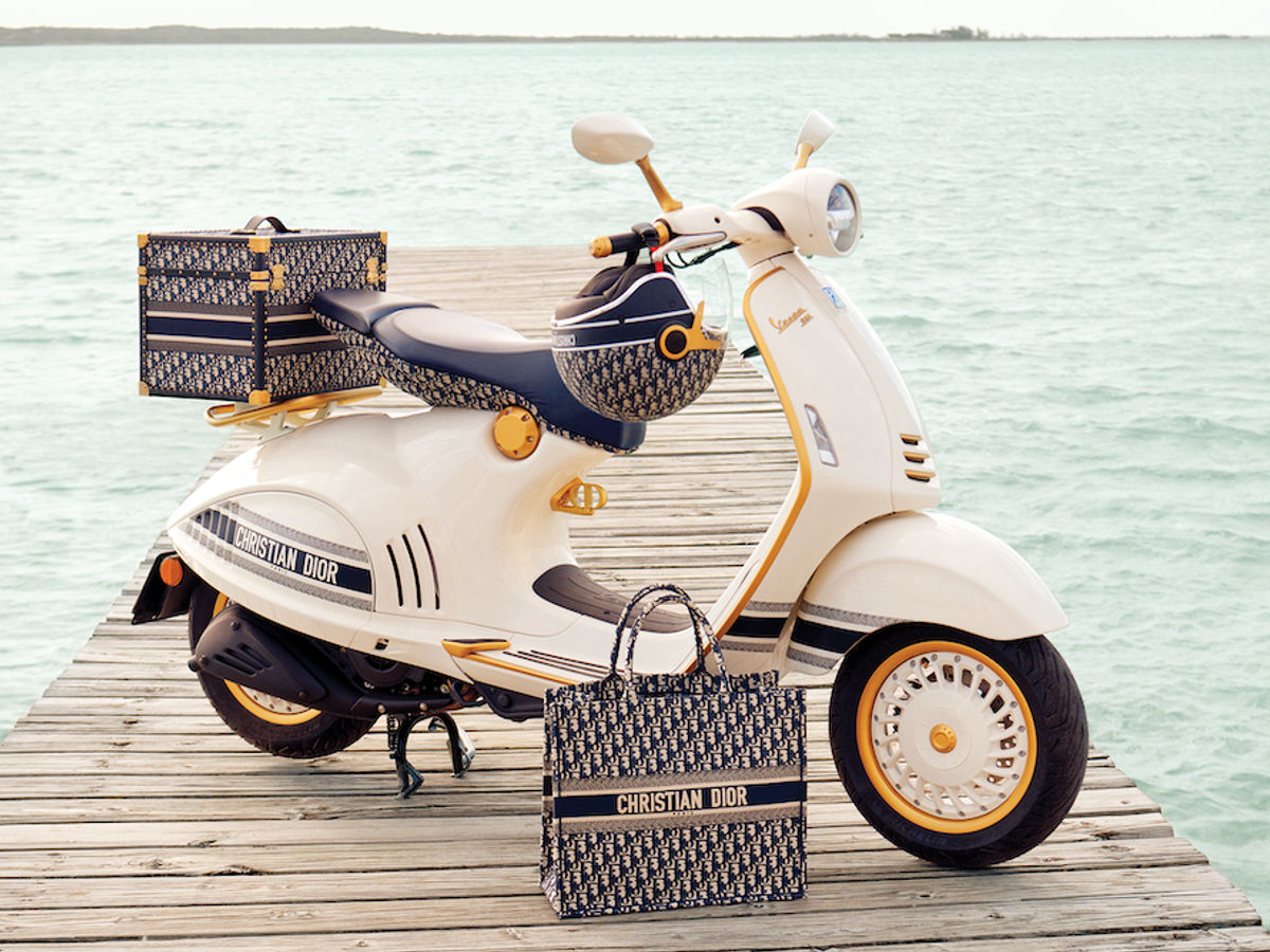 Jisoo blackpink vespa clearance