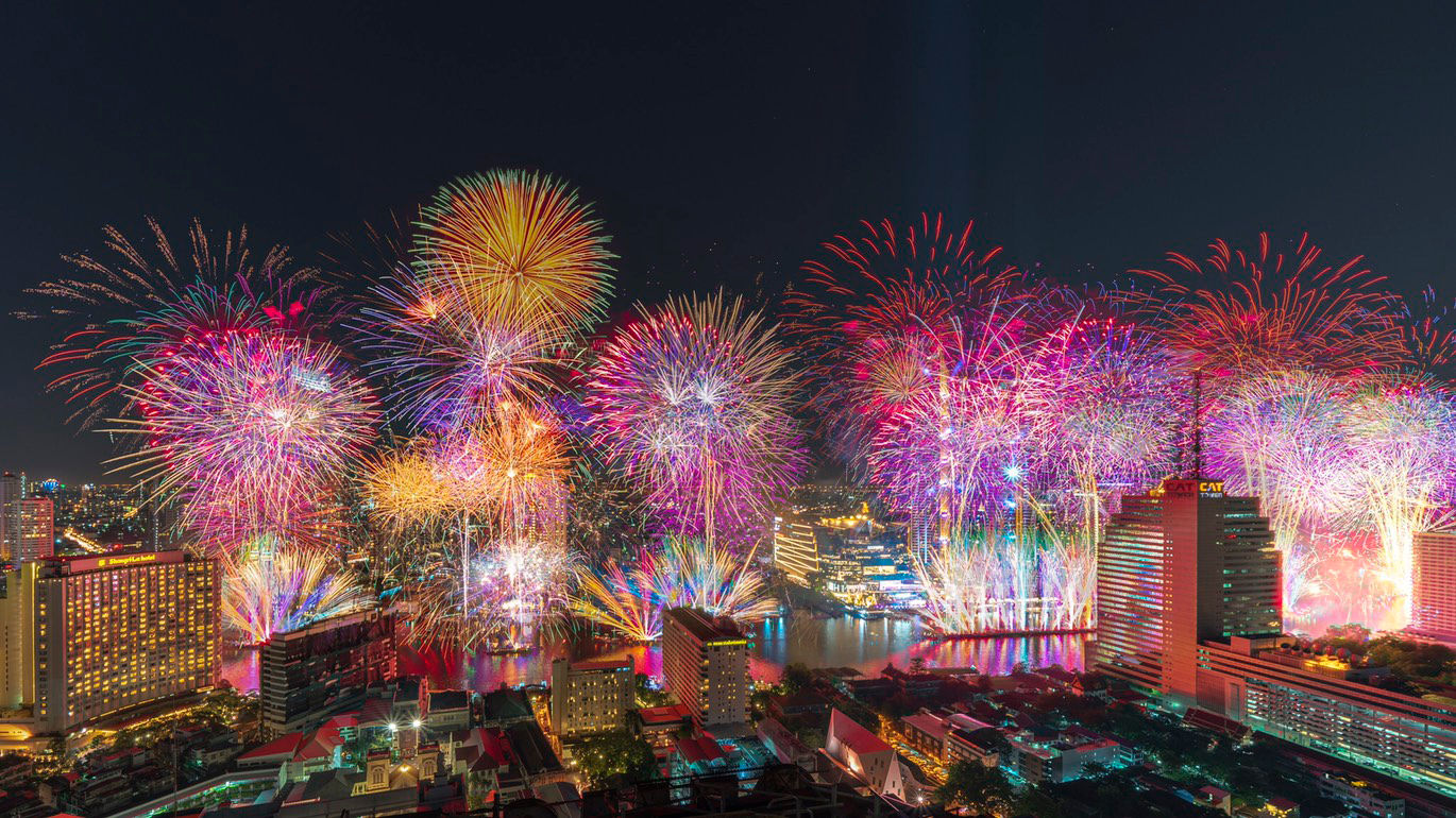 10 Amazing Spots to Watch the Fireworks on New Year’s Eve this 2020