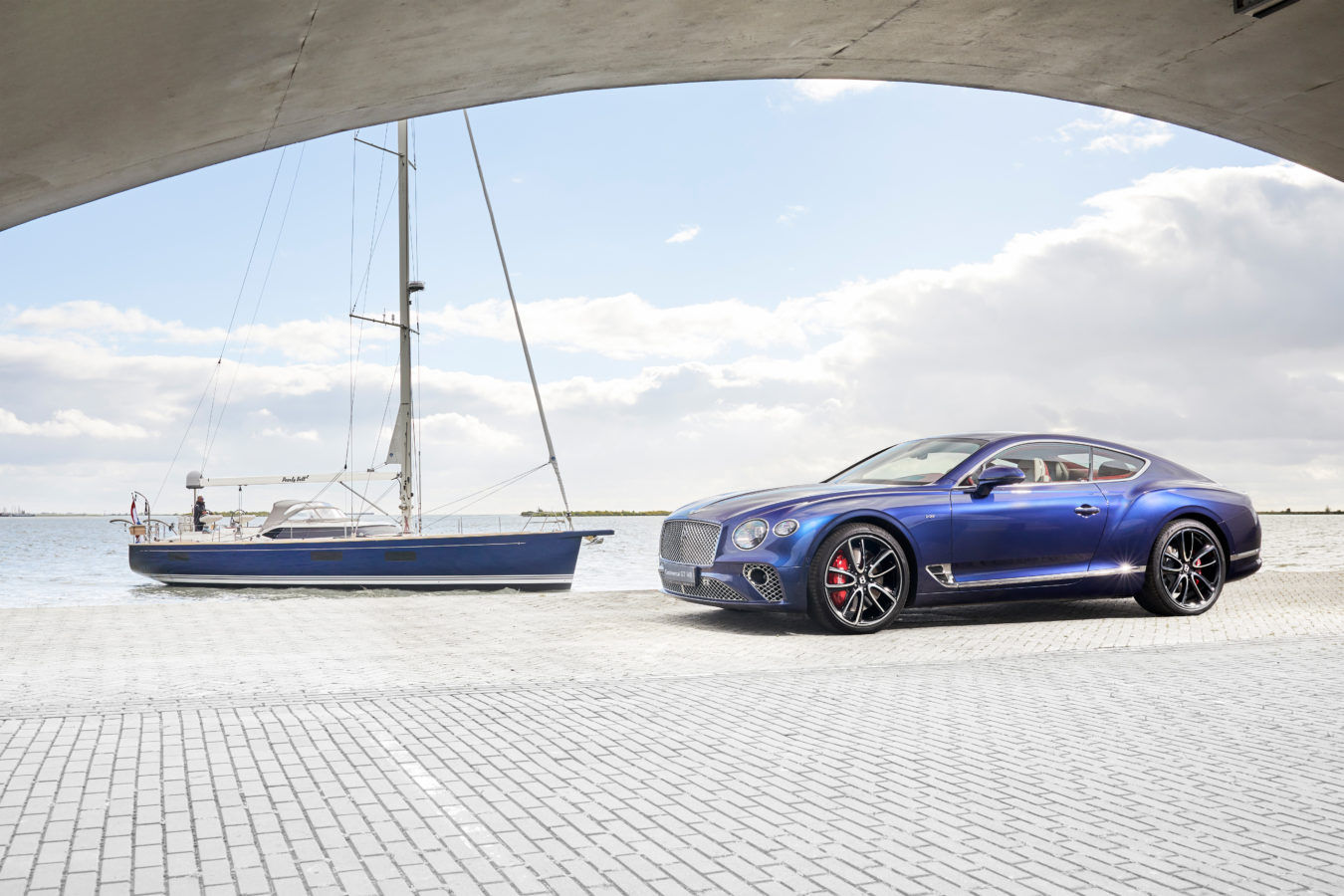 Bentley Motors Brings its Unique Design to the Contest 59 CS Luxury Yacht Interior