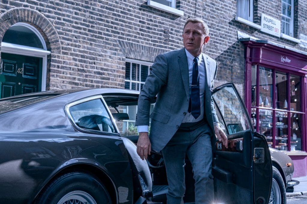 James Bond's Best Looks - Our Favorite 007 Outfits, Reviewed | Gentleman's  Gazette