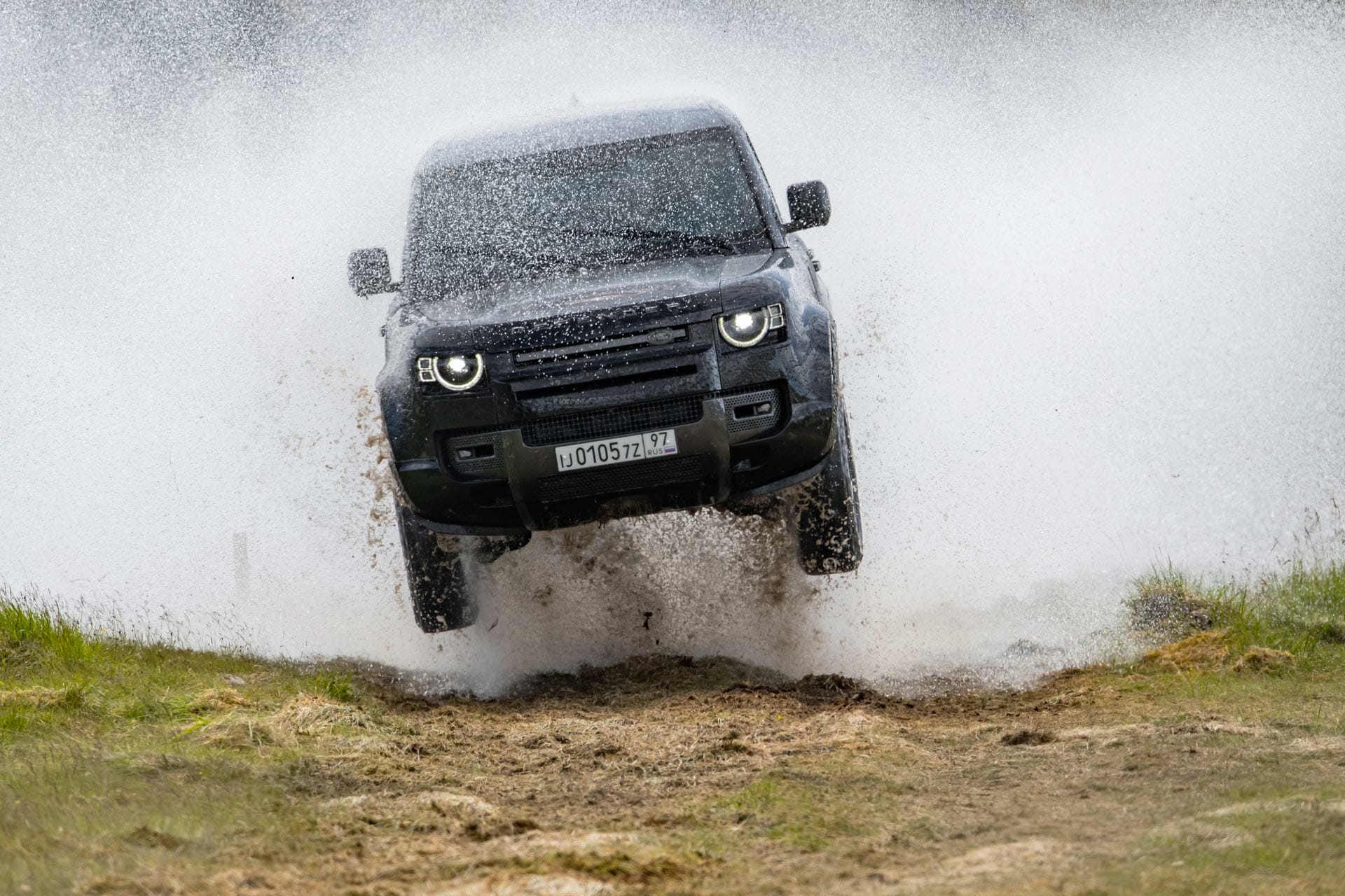 Land Rover Defender No Time to Die