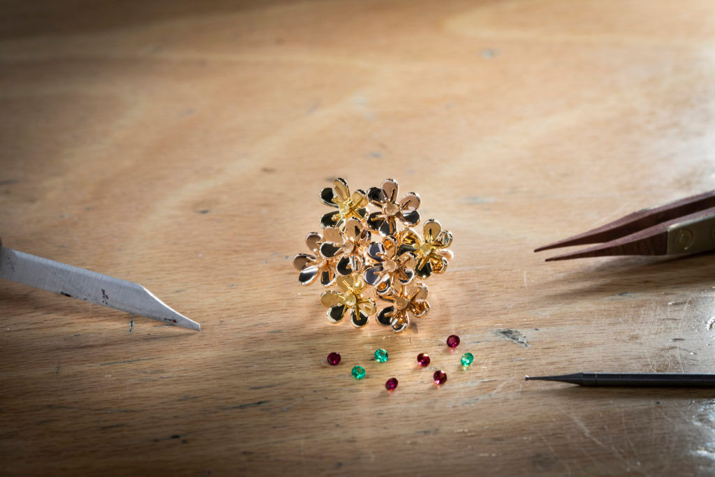 Van Cleef & Arpels’ New Frivole Collection 2022 Celebrates the Beauty of Florals