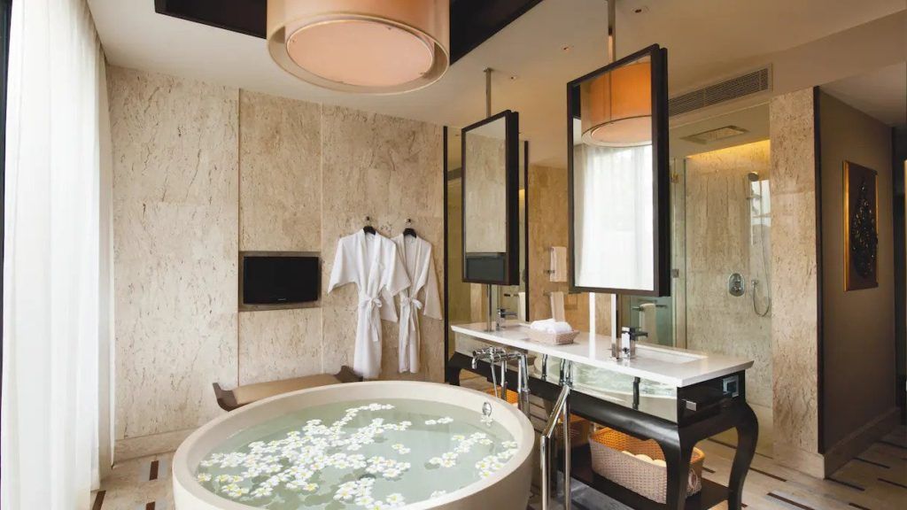 Hotel-Inspired Bathroom