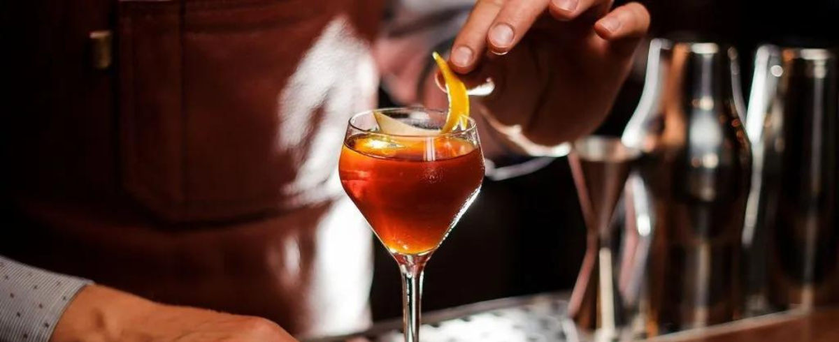 What is The Difference Between a Cocktail and a Mixed Drink? 
