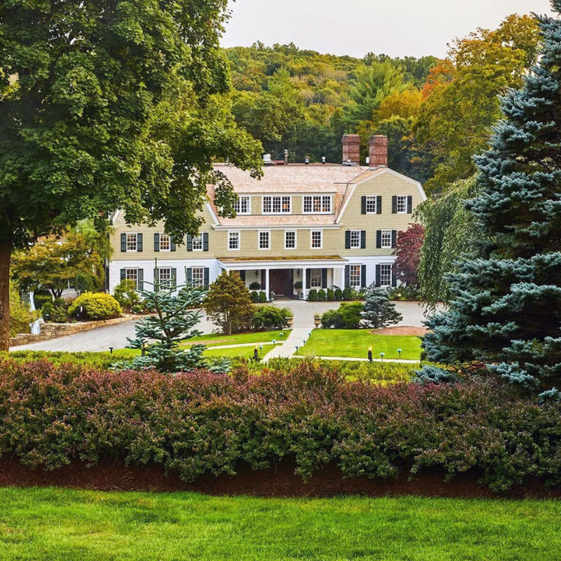 One of New England’s Best Resorts Is Hosting Champagne And Caviar Tastings In The Garden