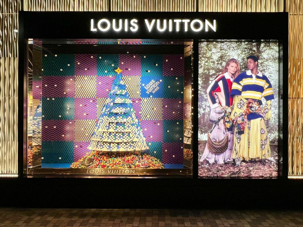 Louis Vuitton Decks the Holiday Tree at South Coast Plaza – WWD