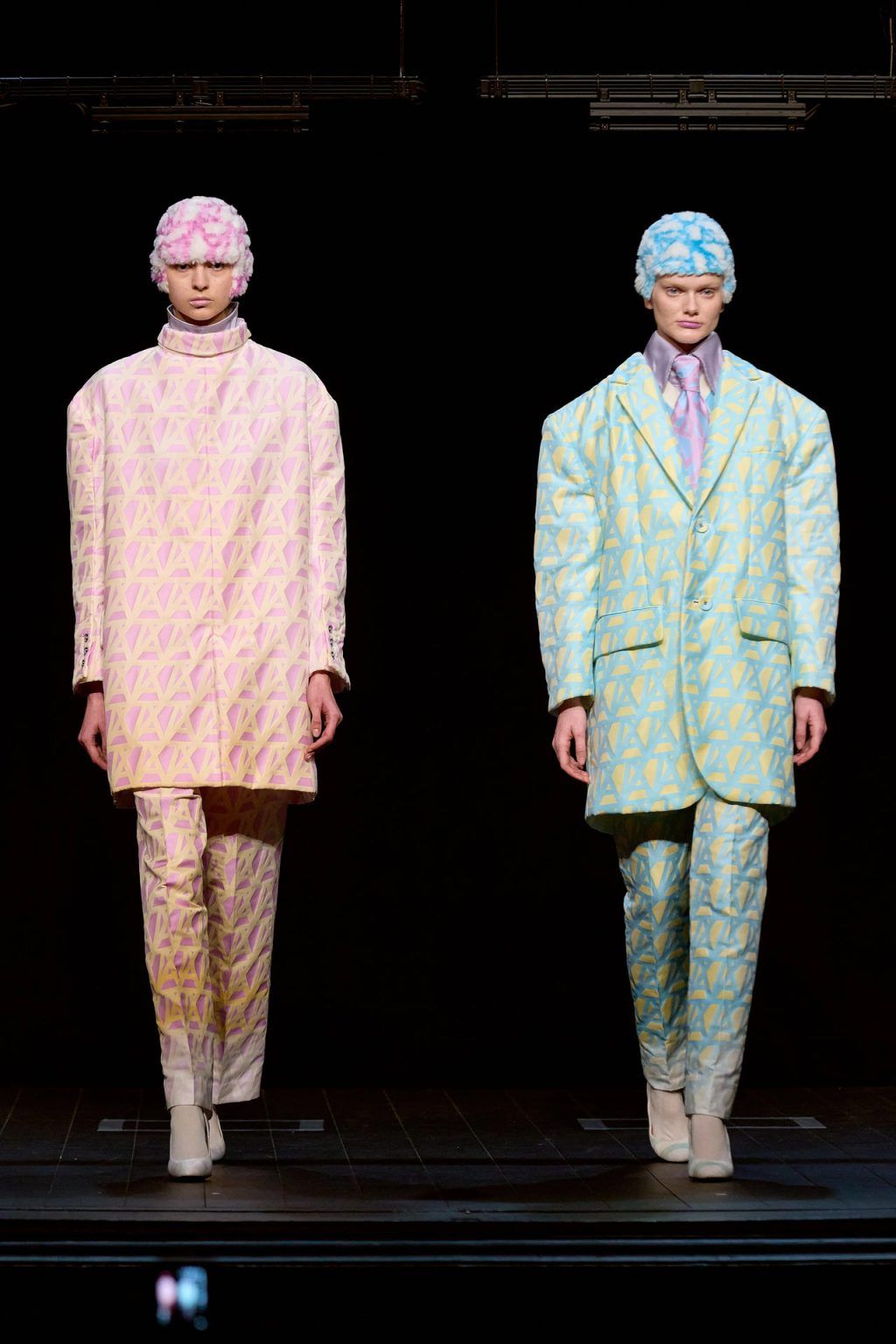 Anrealage Stuns with a Collection that Changes Colour Under UV Light