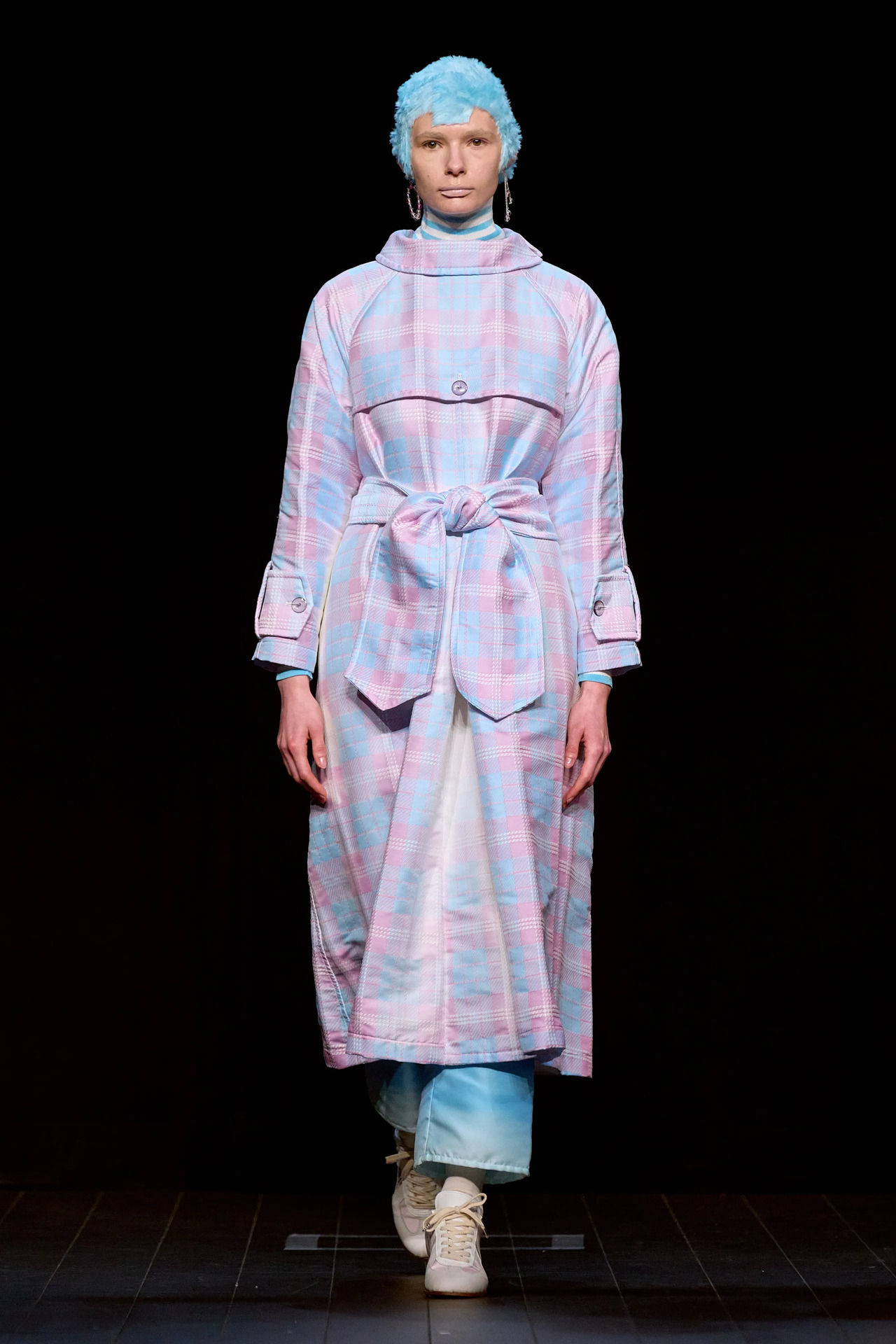 Anrealage Stuns with a Collection that Changes Colour Under UV Light