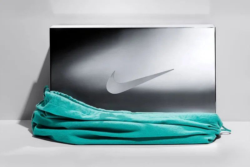 Nike/Tiffany Drop a 10-kg Silver Shoebox