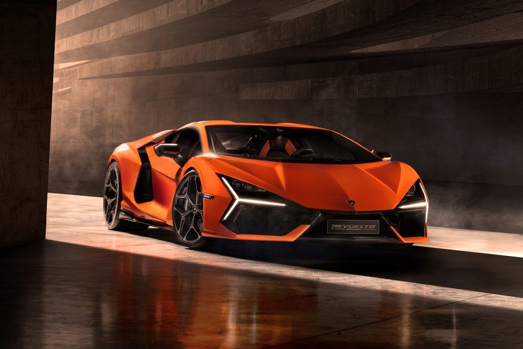 The Revuelto: Lamborghini Unveils its First V12 Hybrid Plug-in HPEV