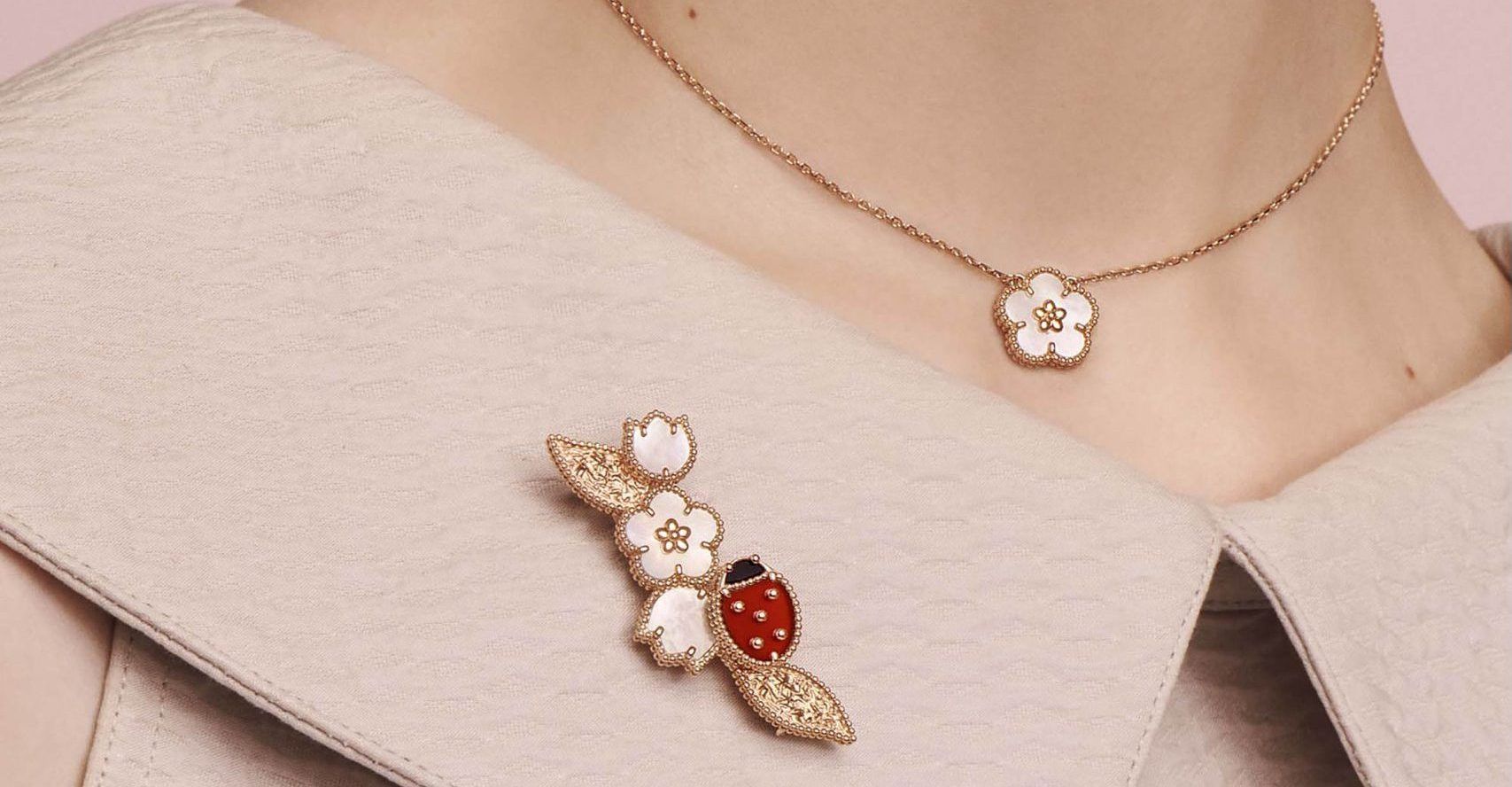 Lucky Spring pendant, plum blossom 18K rose gold, Mother-of-pearl - Van  Cleef & Arpels