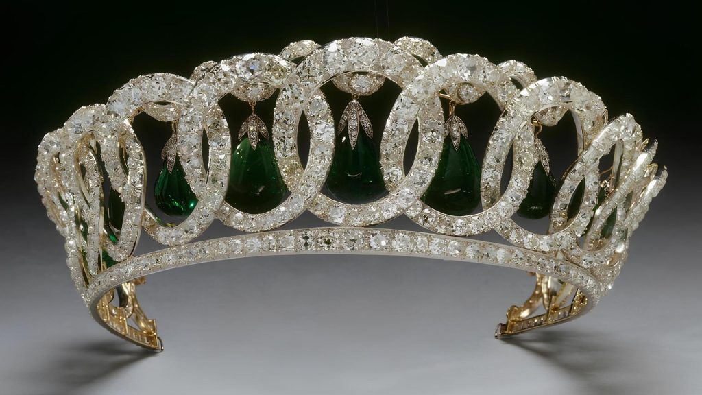 9 Spectacular Royal Tiara from British History