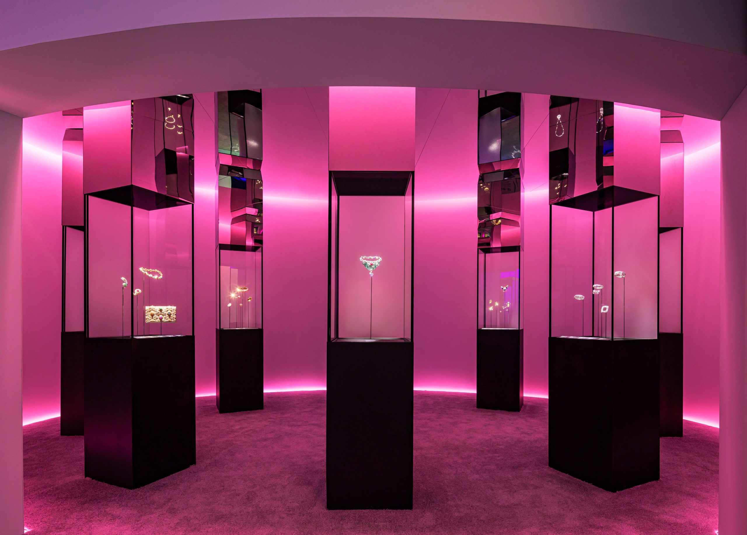 Van Cleef & Arpels' “Time, Nature, Love” Exhibition Opens in Seoul