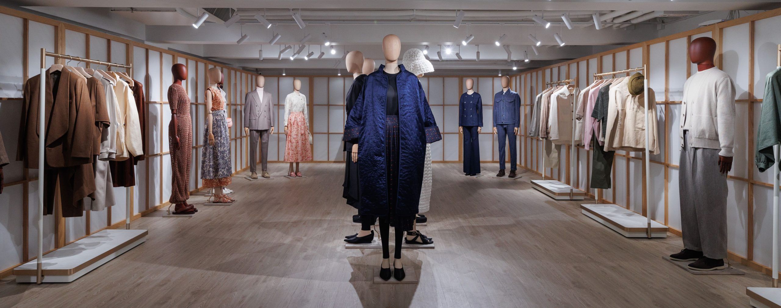 loro piana フィッシングジャケット ベージュ 4ポケット ロロ・ピアーナ春夏2025のゴージャスなレディスウェアと