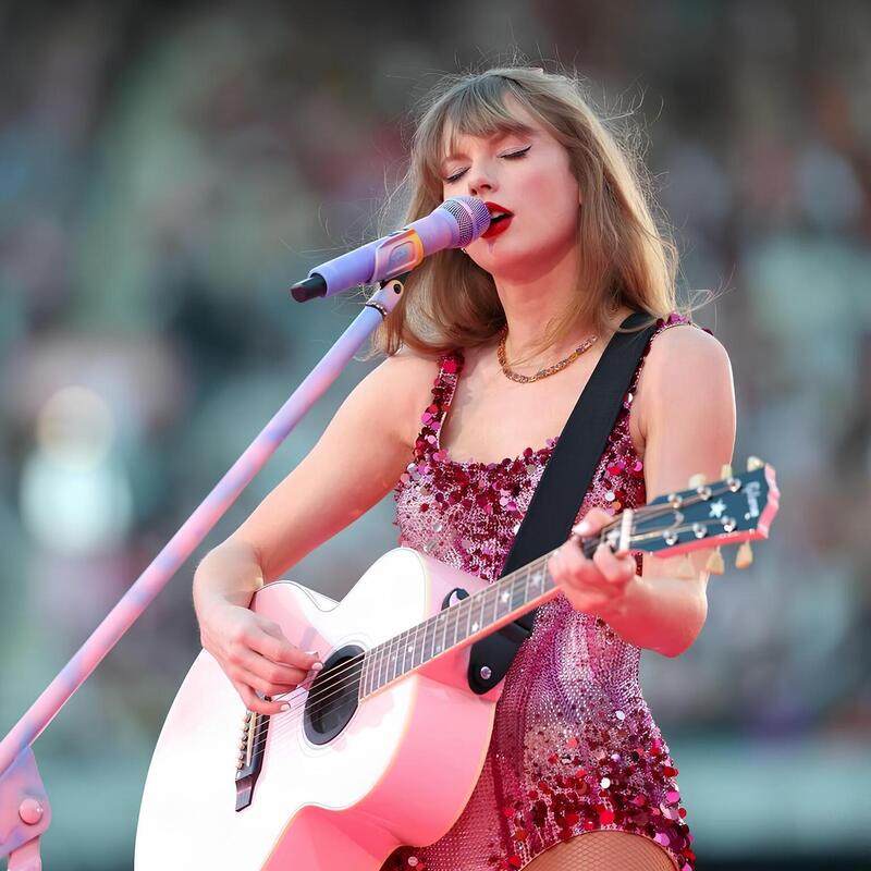 Taylor Swift concert moment in Asia 2025