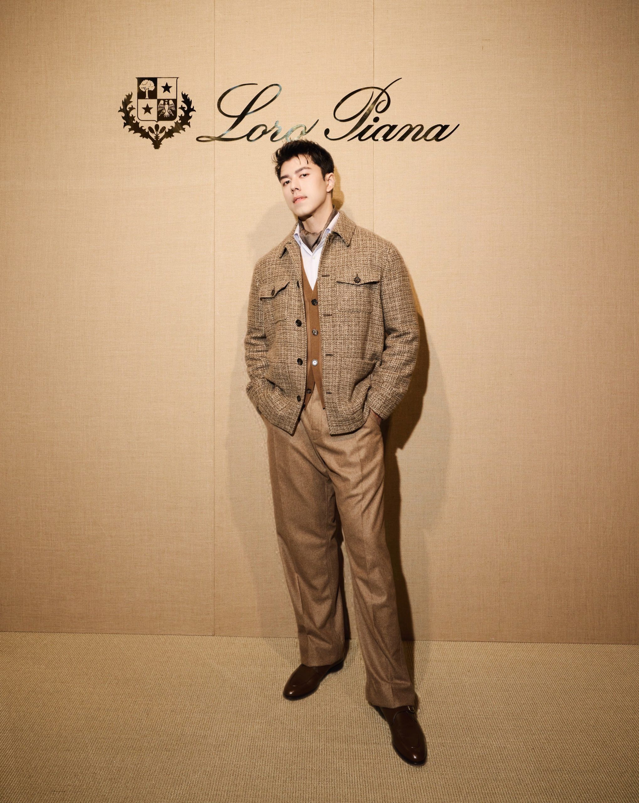 Loro Piana ベージュ ストライプ ジャケット Centenary of Style: Loro Piana Unveils its Spring/Summer