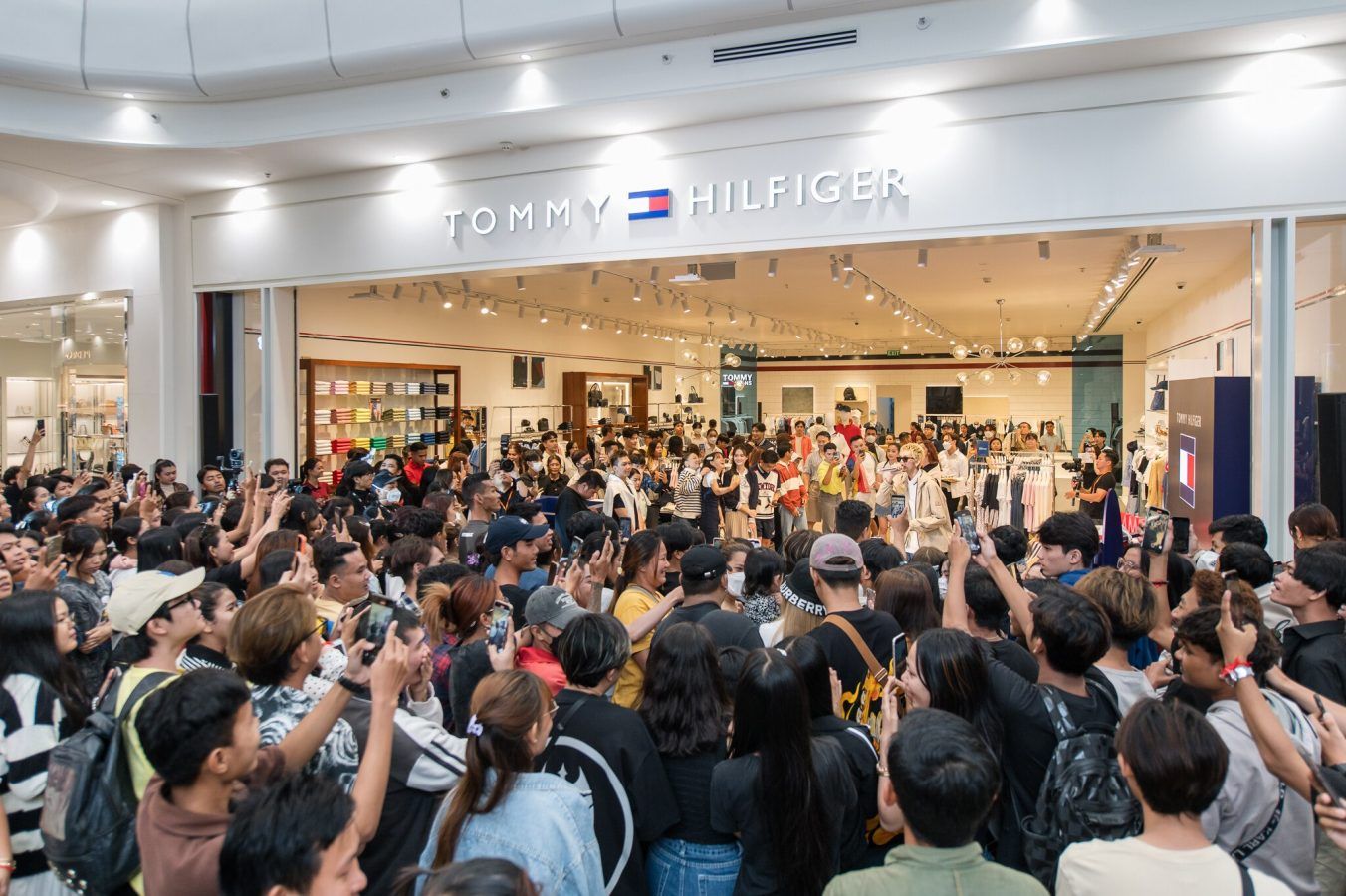 TOMMY HILFIGER CELEBRATES THE SUMMER AS G-DEVITH PERFORMS AT CAMBODIA STORE
